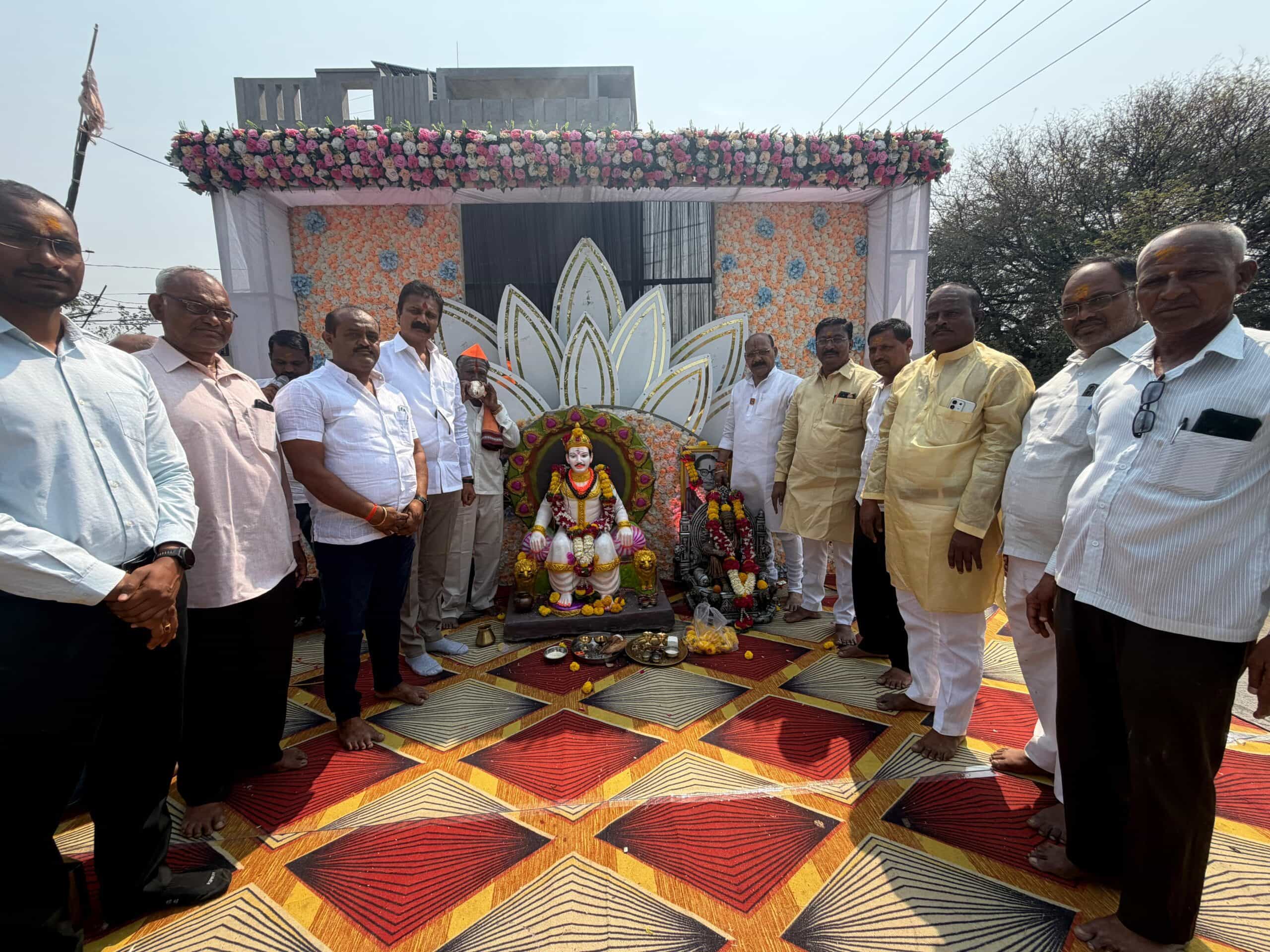 मौजे सौंदरे ता . बार्शी येथे महात्मा बसवेश्वर जयंती उत्साहात साजरी !!
