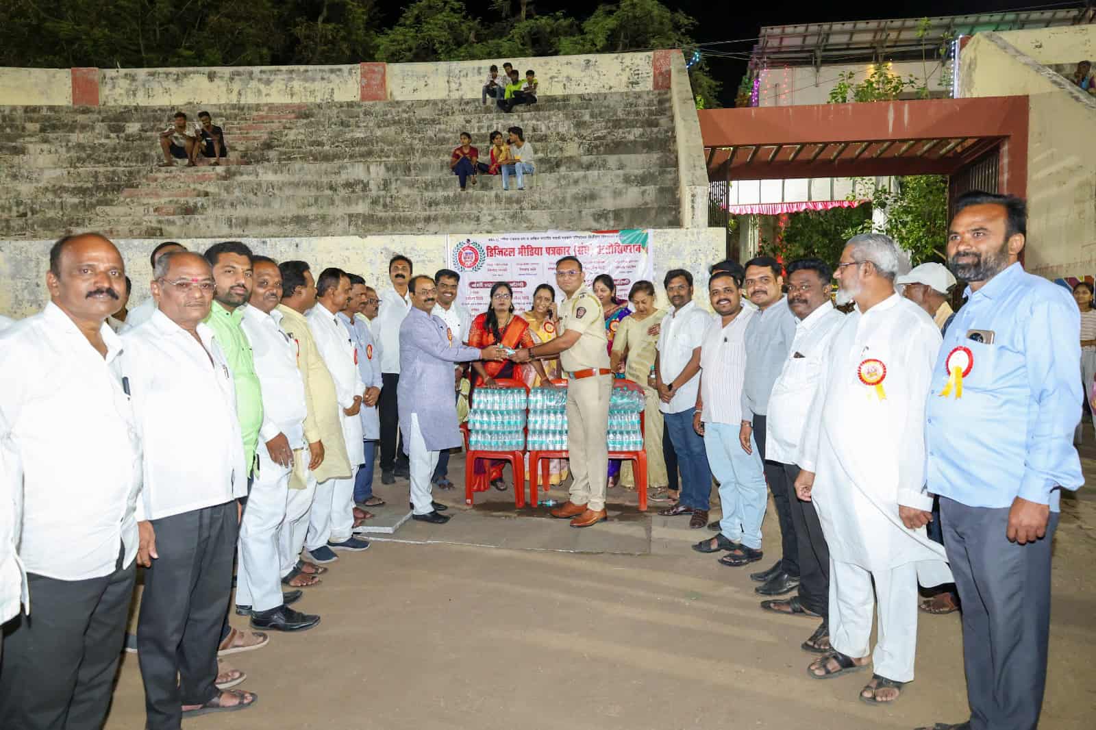 भगवंत महोत्सवात पत्रकारांचा सामाजिक उपक्रम; मोफत पाणी वाटपाला उत्स्फूर्त प्रतिसाद